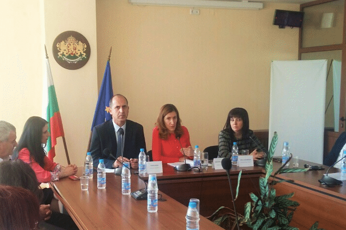 Министър Ангелкова разговаря с представители на бранша и кметове от област Кърджали за развитието на туризма в региона