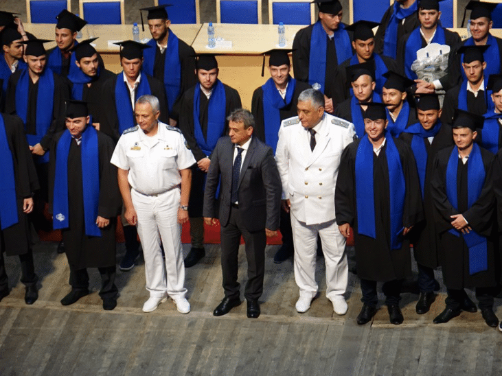 326 студенти от „Випуск 2018“ на Висшето военноморско училище в гр. Варна днес получиха дипломи за завършено висше образование