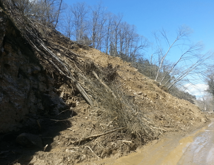 Остава ограничението в движението по път II-86 Асеновград - Смолян. Шофьорите да ползват обходен маршрут по път III-866 Кричим - Девин