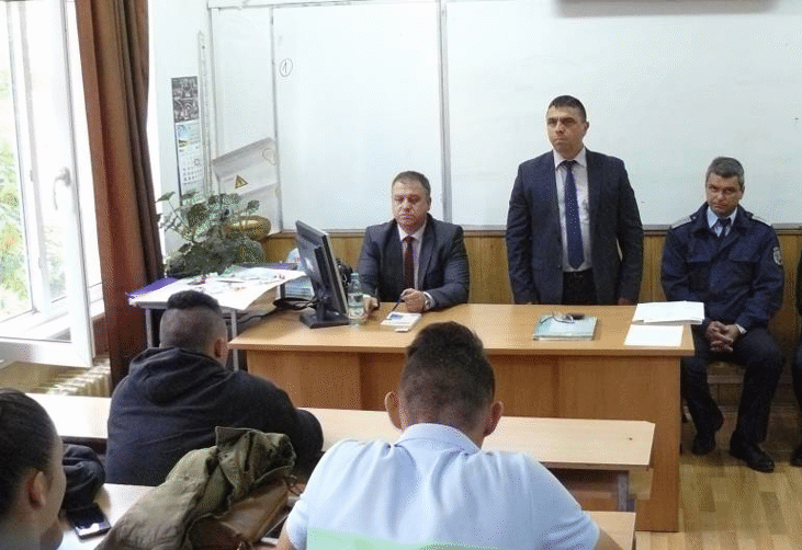 Районният прокурор на гр. Пловдив и директорът на ОД на МВР-Пловдив изнесоха публична лекция за безопасността на движението пред абитуриенти