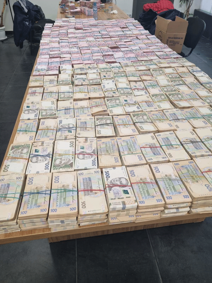 Недекларирана валута за над 2 200 000 лева откриха митническите служители на МП Капитан Андреево Недекларирана валута за над 2 200 000 лева откриха митническите служители на МП Капитан Андреево