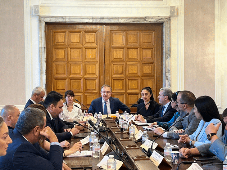 Министър Гуцанов: Не Бива България Да Е Привлекателна С Ниски Заплати