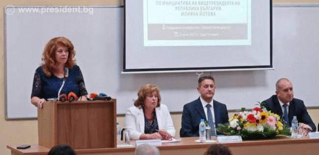 Вицепрезидентът: България губи духовни територии, отстъпва в световното културно съперничество
