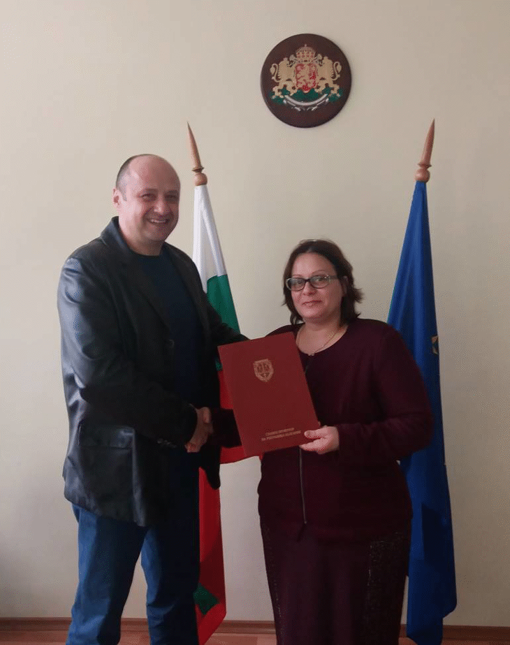 Главният прокурор е наградил Десислава Калайджиева, прокурор от Районна прокуратура-Стара Загора, за висок професионализъм