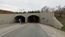 От 5 ч. утре сутрин до 18 ч. на 18 септември за ремонт на приемо-предавателна станция на мобилен оператор ще се ограничи движението в тръбата за Перник на тунел „Мало Бучино“ на АМ „Струма“. Шофирайте внимателно!