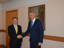 Министър Лукарски покани японска бизнес делегация да посети България