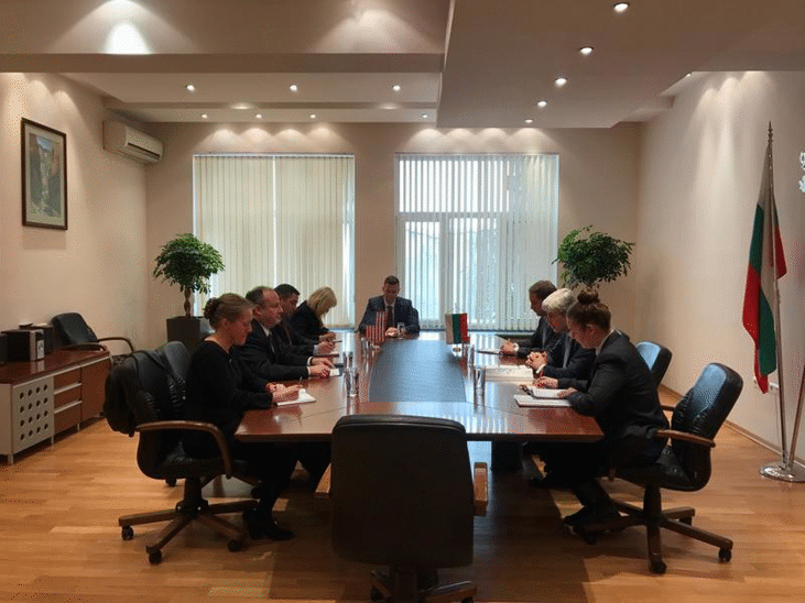 Министър Димов се срещна с посланика на САЩ