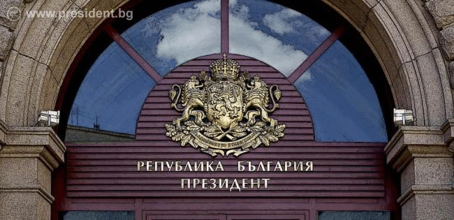 Президентът: Преди пет години Борисов се скри под полата на госпожа Цачева, сега се крие под тогата на ректора