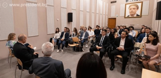 Президентът Радев: Добрият дипломат трябва да се ръководи от мисълта за България и да отстоява националните интереси