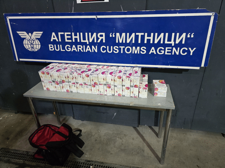 Цигари в тайници на лек и на товарни автомобили откриха митнически служители от ТД Митница Русе