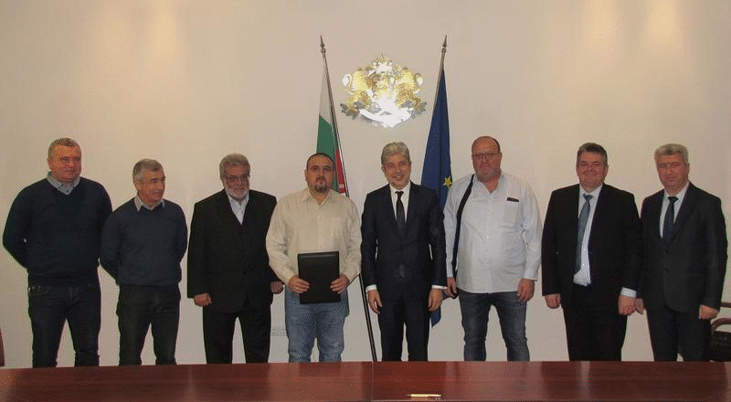 Министър Димов подписа договор със седем общини за изграждане на инсталации за преработка на отпадъци