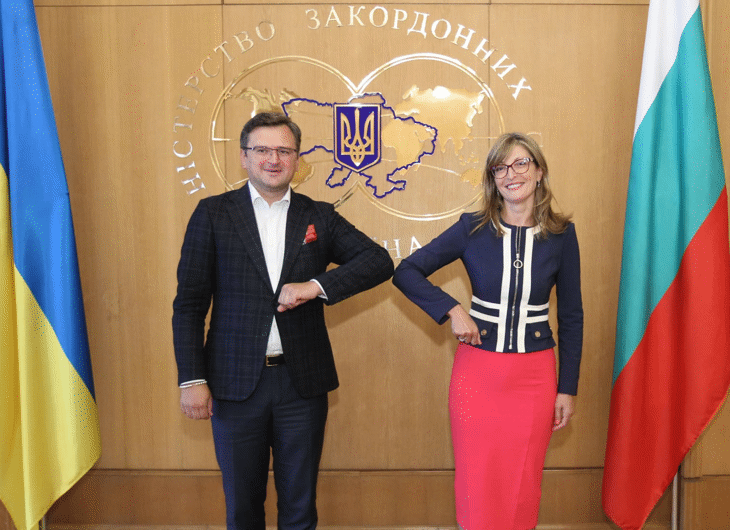 Екатерина Захариева потвърди пред Дмитро Кулеба пълната подкрепа за териториалната цялост на Украйна