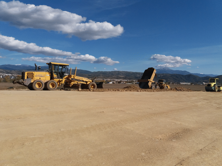 Над 150 човека и около 120 машини работят по трасето на АМ „Струма“ в участъка между Благоевград и Крупник