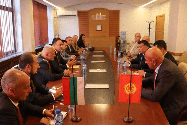 България и Киргизстан обсъдиха възможности за задълбочаване на сътрудничеството в управлението на горите и опазването на дивеча