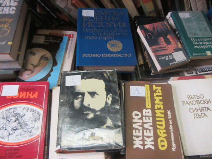 Министерството на отбраната дари книги за библиотеката на село Мененкьово