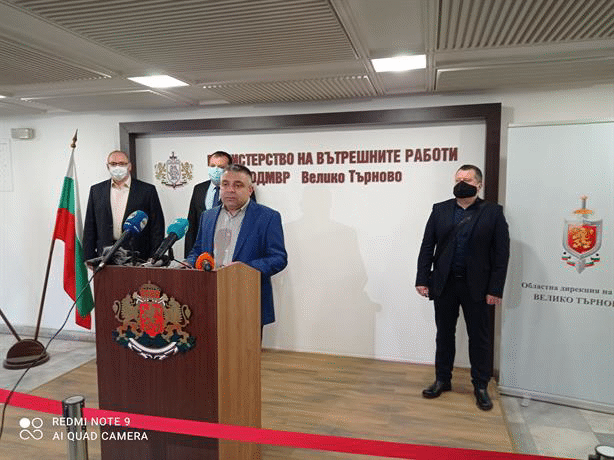 За броени часове служители на РУ-Стражица задържаха извършител на грабеж