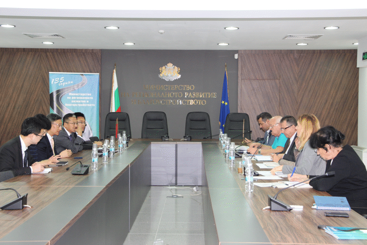 Заместник-министър Йовев и председателят на АПИ инж. Атанасов обсъдиха стратегически пътни проекти с потенциални китайски инвеститори