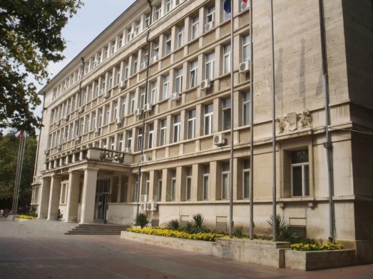 Варненският окръжен съд уважи искането на Окръжната прокуратура и взе мярка за неотклонение „Задържане под стража“ спрямо 25-годишния неправоспособен водач, причинил смъртта на велосипедист и избягал от местопроизшествието