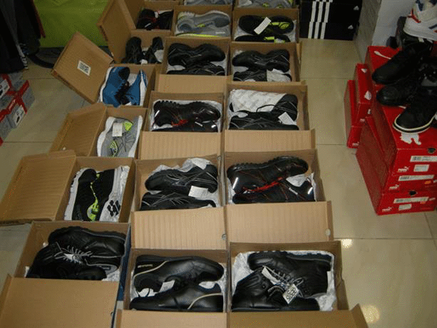 Видински полицаи иззеха голямо количество фалшиви спортни стоки