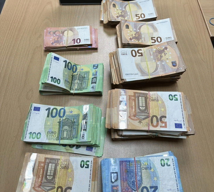Недекларирани близо 160 000 евро задържаха митническите служители на МП Капитан Андреево
