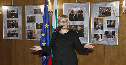 Председателят на парламента Цецка Цачева: През 2010 г. е постигната повече прозрачност и откритост на законодателния процес и на бюджетните разходи на Народното събрание