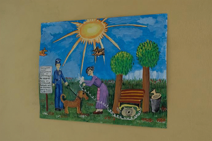 Малки художници от „Детска арт академия“ - район Лозенец подариха свои рисунки на служители на столичното Четвърто РУ