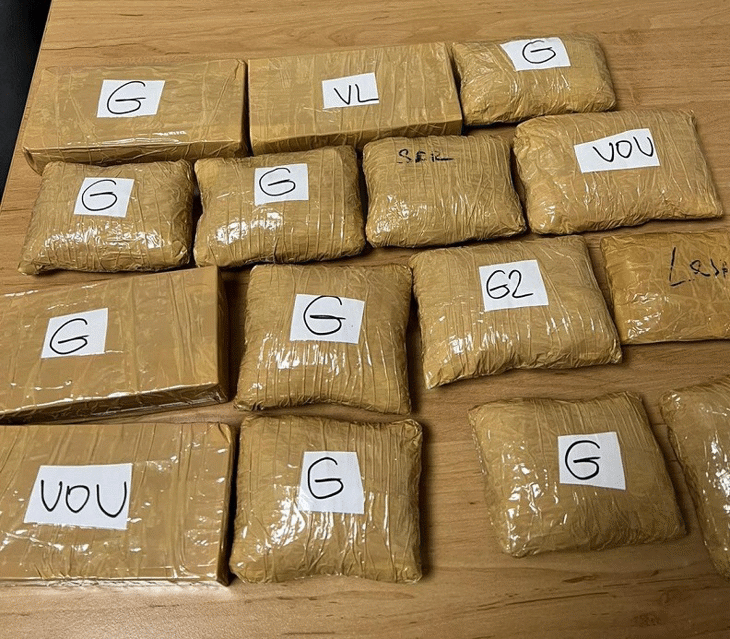 Окръжна прокуратура–Ямбол задържа за срок до 72 часа две украински гражданки, обвинени в контрабандно пренасяне на близо 12 килограма златни изделия