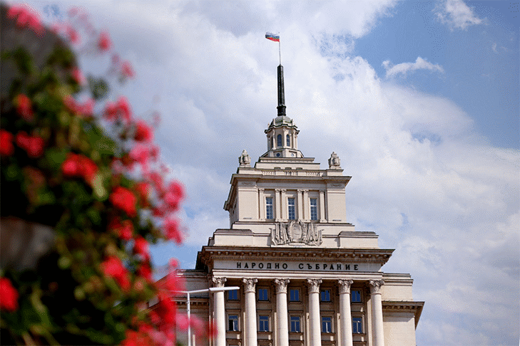 Народното събрание почете с едноминутно мълчание паметта на народния представител Славчо Крумов