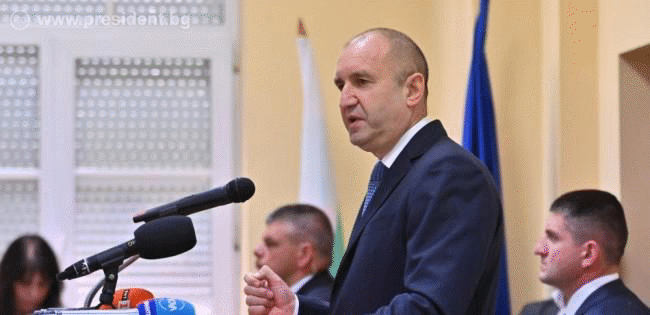 Президентът: Необходим ни е Национален културен институт, който да обединява българите зад граница чрез българския език и култура