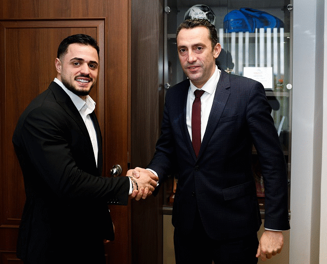 Министър Иван Пешев награди с парична премия световния шампион в щангите Карлос Насар