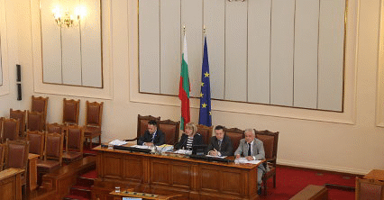 Председателят на Народното събрание Цецка Цачева поздрави от парламентарната трибуна сънародниците ни мюсюлмани по повод техния голям празник – Рамазан байрам