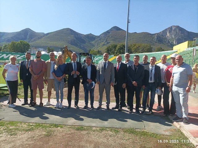 Заместник-министър Димитър Георгиев направи първа копка на ремонт и модернизация на лекоатлетическата писта във Враца