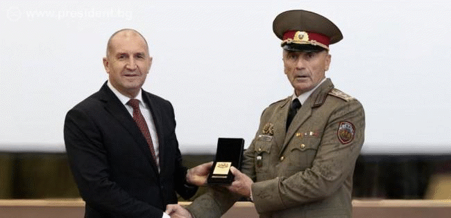Държавният глава: Националната гвардейска част е символ на дълг, достойнство и истинско родолюбие