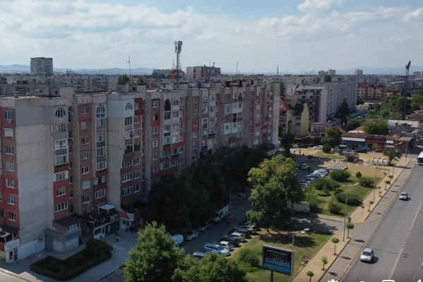 Изграждат се нови тротоари в район „Надежда“
