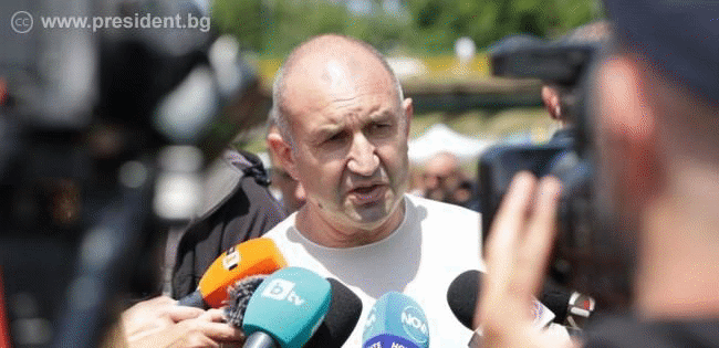 Румен Радев: Крайно опасно е гласовете за мир да се посрещат с изстрели