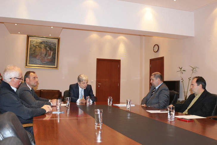 Министър Димов се срещна с представители на концесионера на „Ски зона Банско“