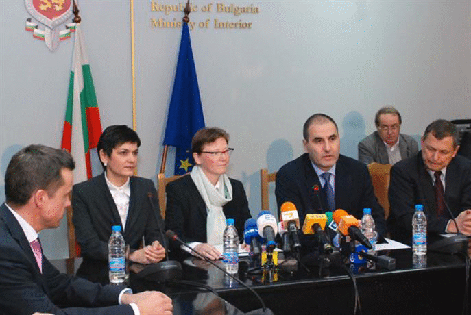 МВР и „Сименс” подписаха протокола за приемане на системата за издаване на новите лични документи