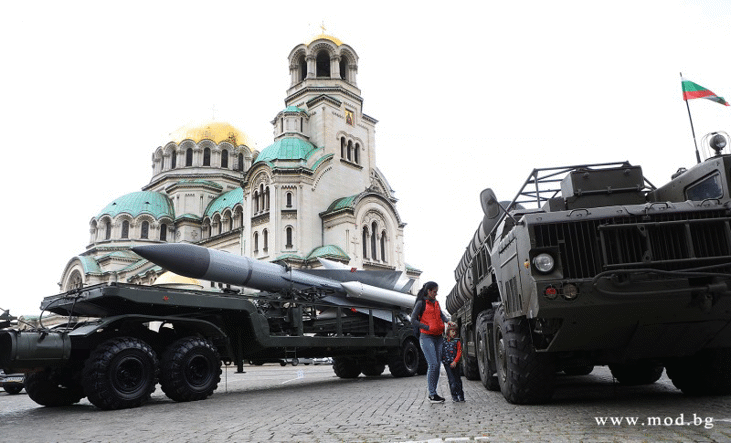 Зенитно-ракетни войски с уникален показ на техника в чест на своята 60-годишнина