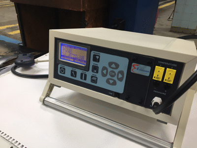 Проверяват системата за преработка на отработените газове на автомобили