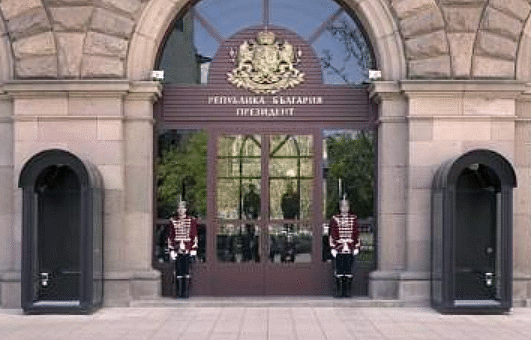 Президентът насрочи парламентарни избори за 2 октомври 2022 г. и назначи служебно правителство