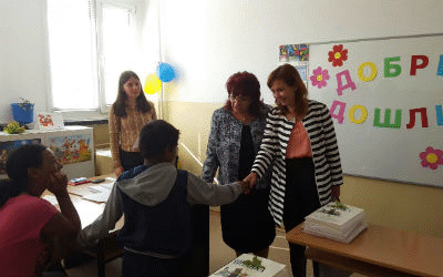 Повече от 33 500 първокласници ще бъдат подпомогнати от държавата за новата учебна година