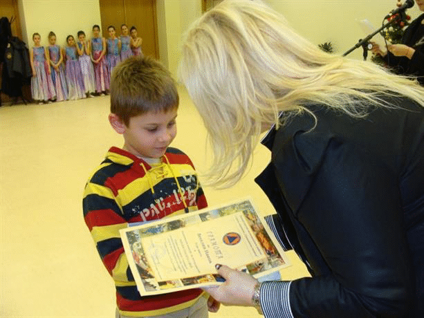 Първенците от Националния конкурс за детска рисунка „Mисия Спасител – 2010” бяха отличени с грамоти