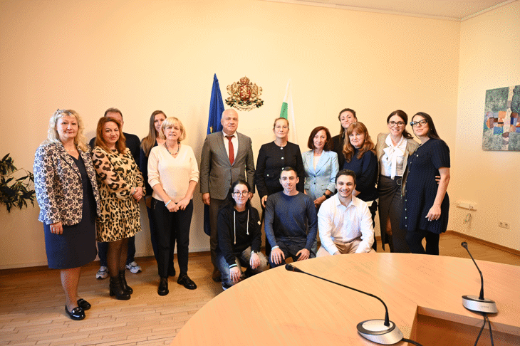 Зам.-Министър Алексова-Великова Обсъди Подкрепата За Хора С Диабет С Представители На Асоциация „Докосни Дъгата“