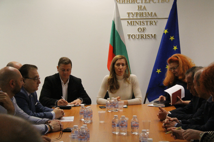 Министър Ангелкова пред членове на БХРА: В партньорство с бизнеса ще приключим 2018 г. с пореден ръст на туристи и приходи