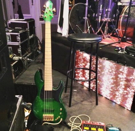 Криминалисти от ГДНП откриха скъпа китара, открадната във Франция