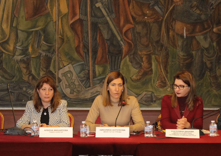 Министър Ангелкова проведе работна среща с представители на концесионерите и наематели на плажове