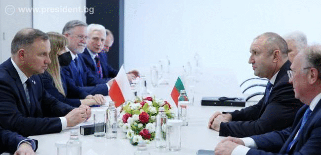 Румен Радев: Инициативата „Три морета“ трябва да работи за общи стандарти за качество, надеждност и устойчивост при реализацията на общите инфраструктурни проекти