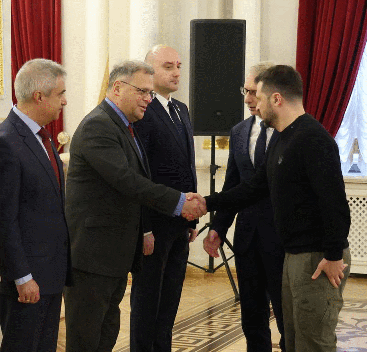 Министър Юлиян Попов е в състава на българската делегация, водена от премиера Николай Денков в Киев