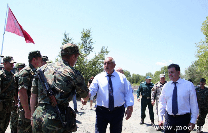 Министърът на отбраната Николай Ненчев: Засега на южната граница е относително спокойно