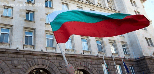 Държавният глава: Всички заедно на площада в следващите дни ще напишем историята на България, от която няма да се срамуваме